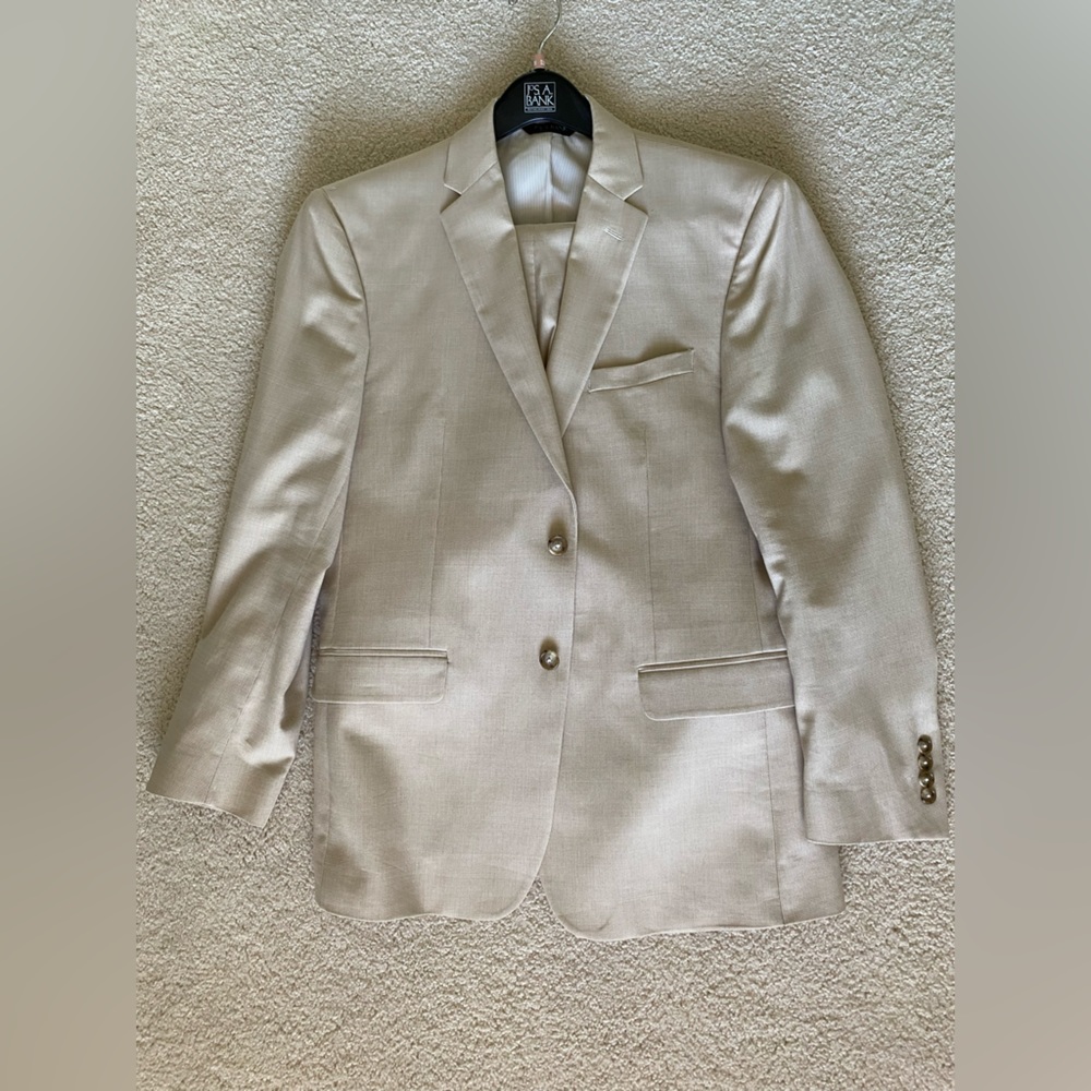 Jos A Bank suit. 42r 36w slim fit summer blend beige
